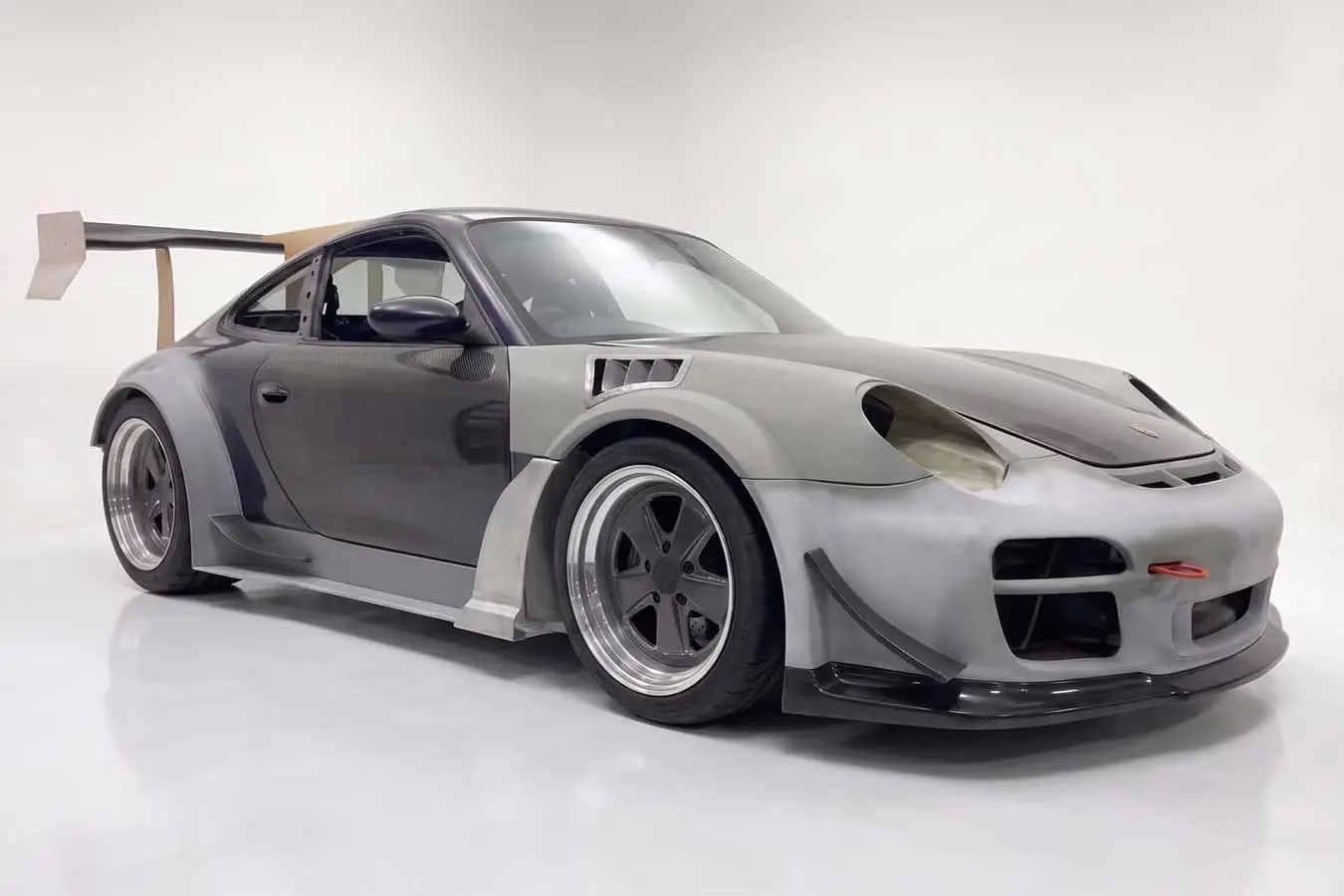پورشه 911 با پیشرانه V8 شورلت