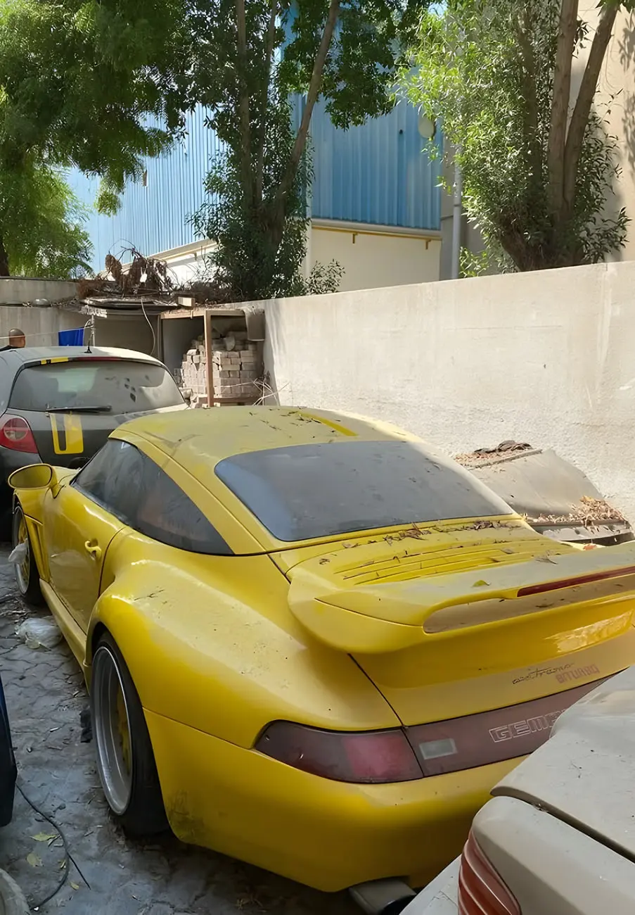 خودروی زرد رنگ پورشه (Porsche) مدل ۹۱۱ با طراحی خاص گمبالا (Gomballa)