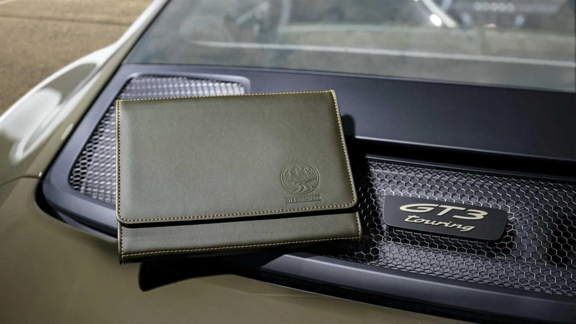 پورشه 911 GT3 برگ‌اسپرت کیف چرمی