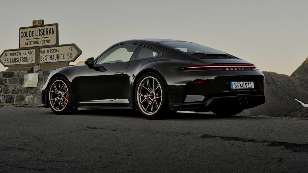 خودروی پورشه 911 GT3 RS (Porsche 911 GT3 RS) در جاده‌های کوهستانی