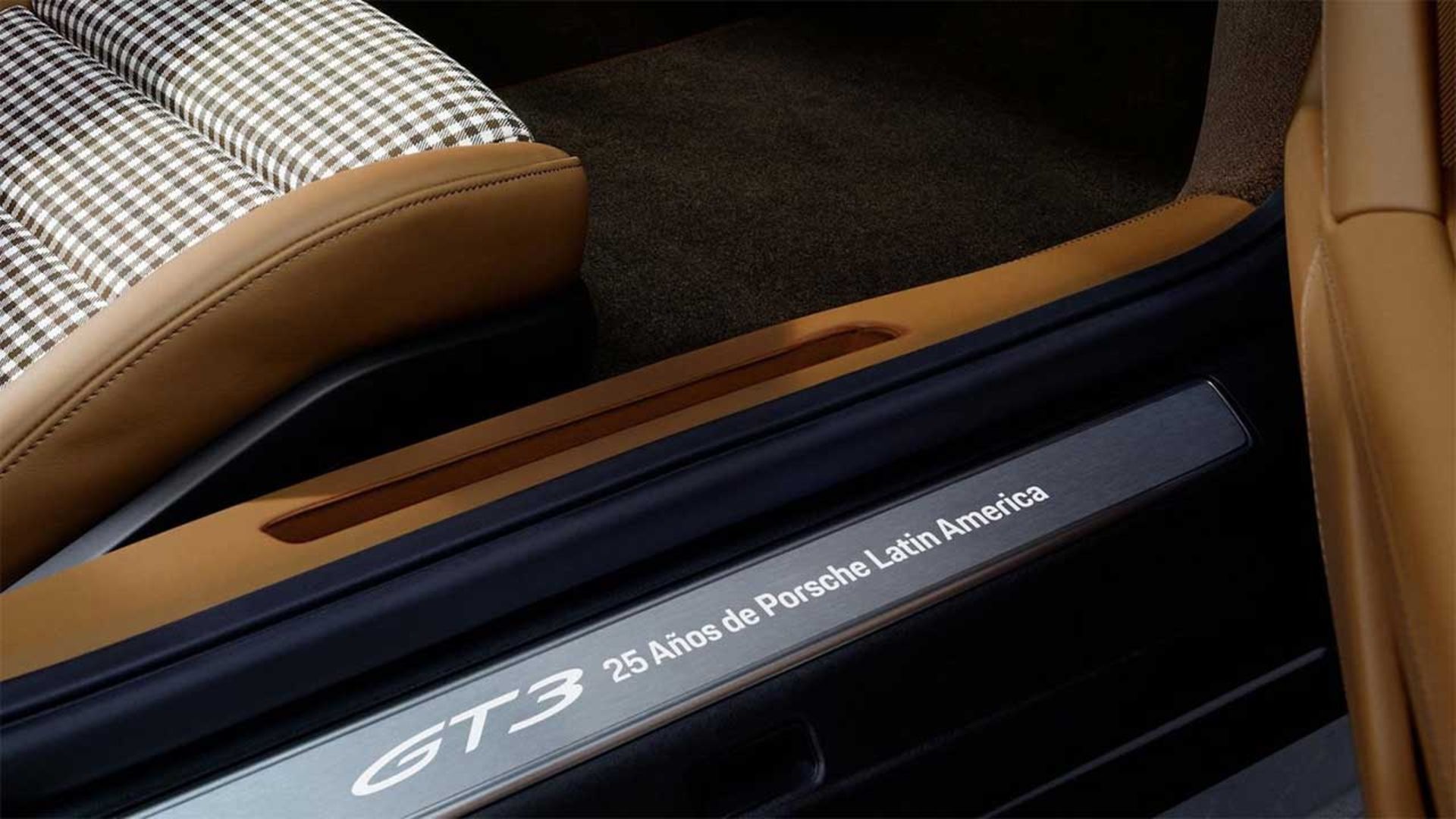 پورشه 911 GT3 اوسلات