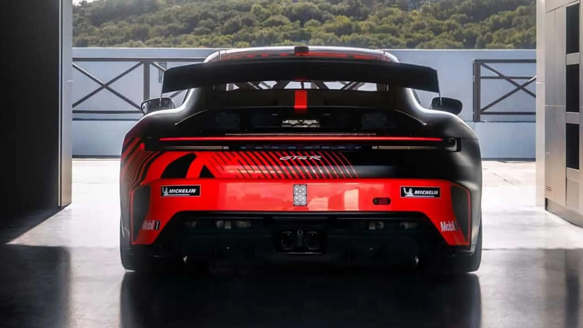 پورشه 911 GT4 R