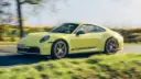 خودرو پورشه 911 کاررا T (Porsche 911 Carrera T) در حال حرکت در جاده