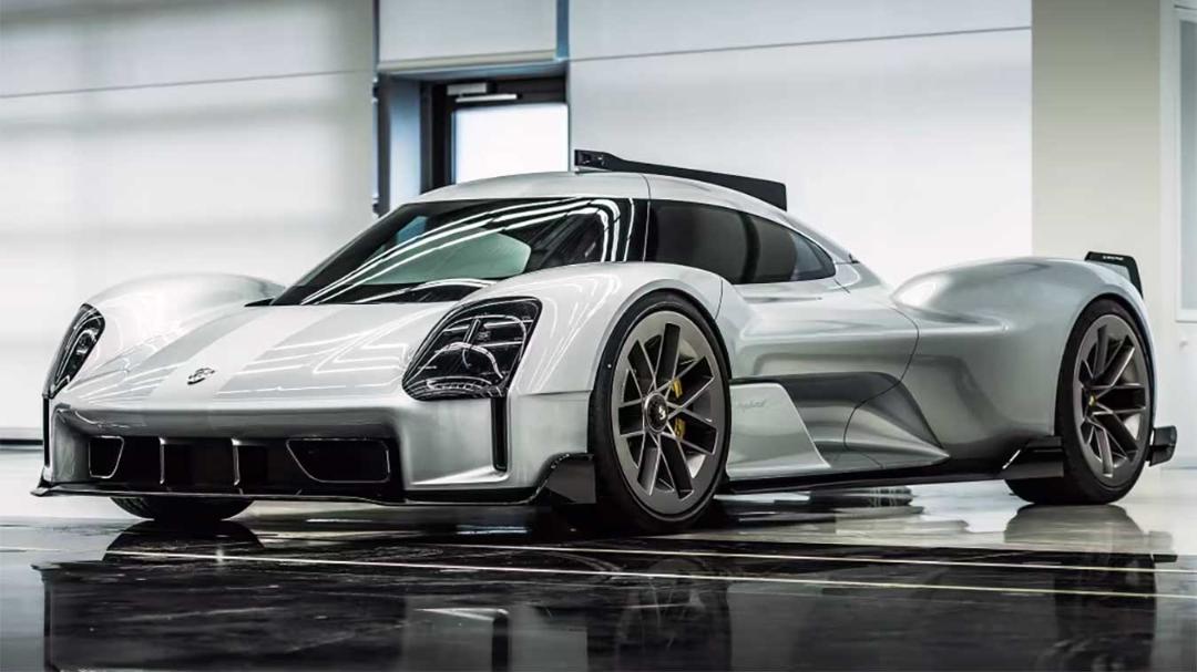 ابرخودروی پورشه میشن R (Porsche Mission R) با بدنه نقره‌ای در استودیو