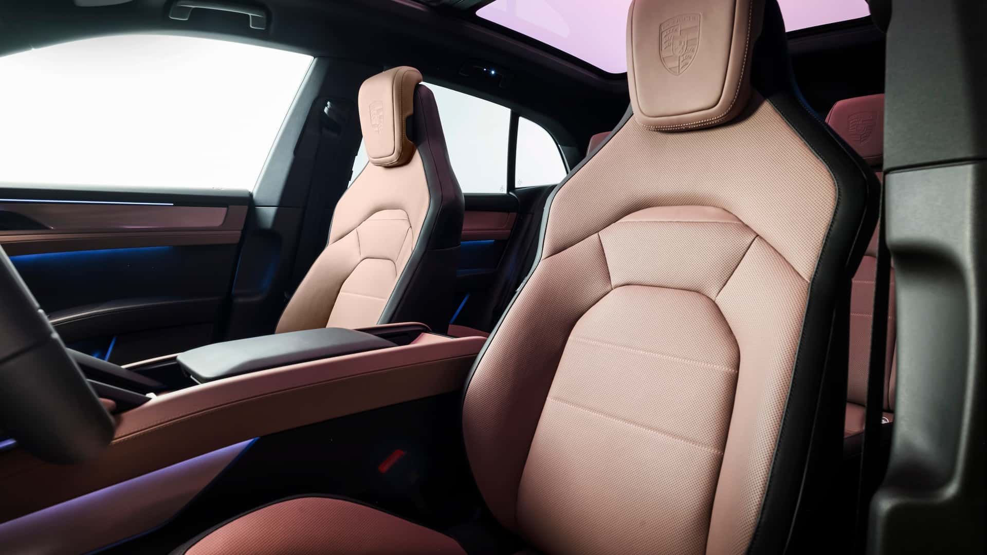 پورشه کاین برقی