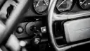 سوئیچ استارت (Ignition Switch) در سمت چپ داشبورد خودروی پورشه (Porsche)
