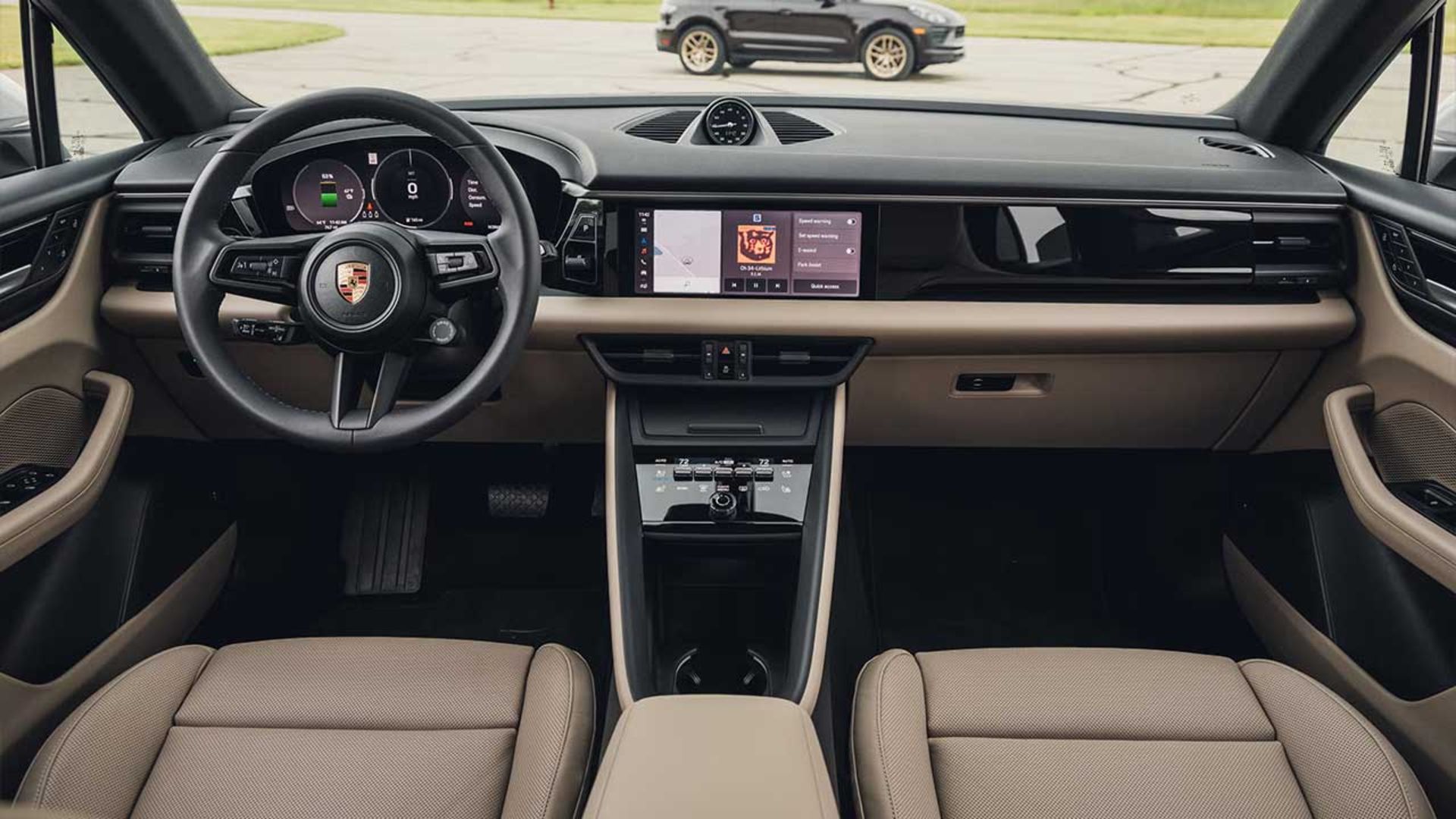 مقایسه پورشه ماکان برقی و بنزینی