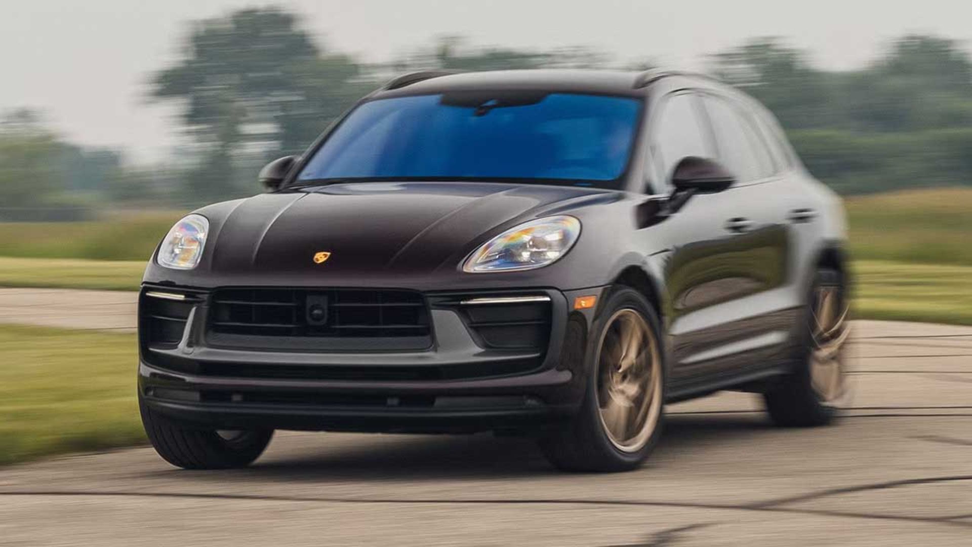 مقایسه پورشه ماکان برقی و بنزینی