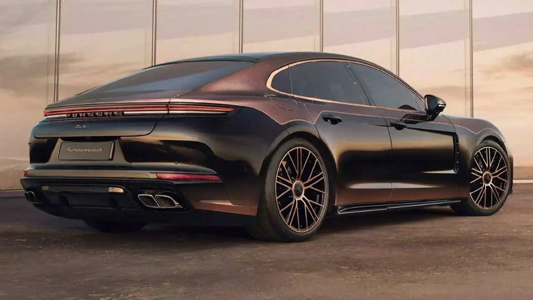 خودرو پورشه پانامرا (Porsche Panamera) با رنگ اختصاصی آویوم متالیک