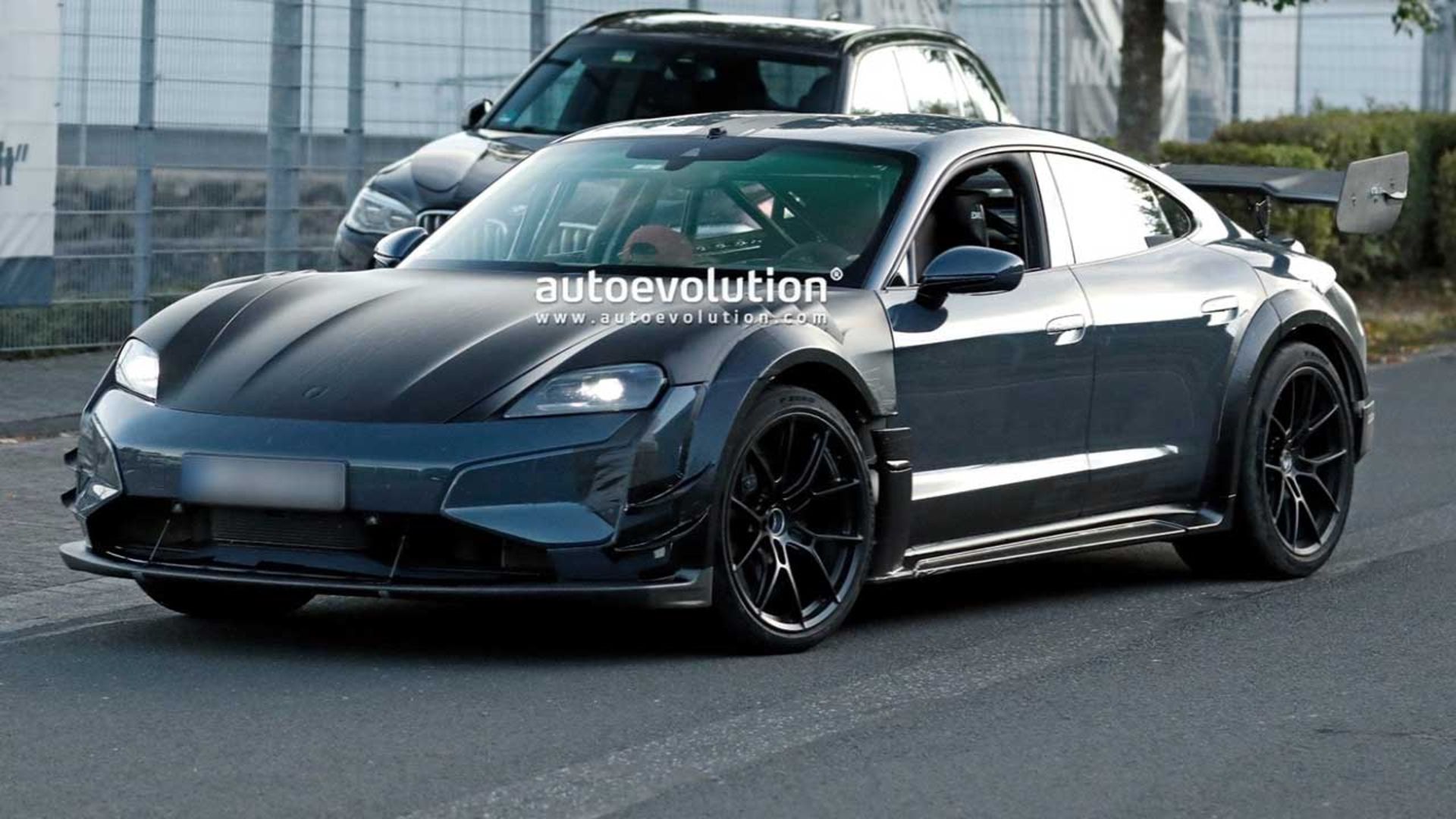 پورشه تایکان GT4 RS 