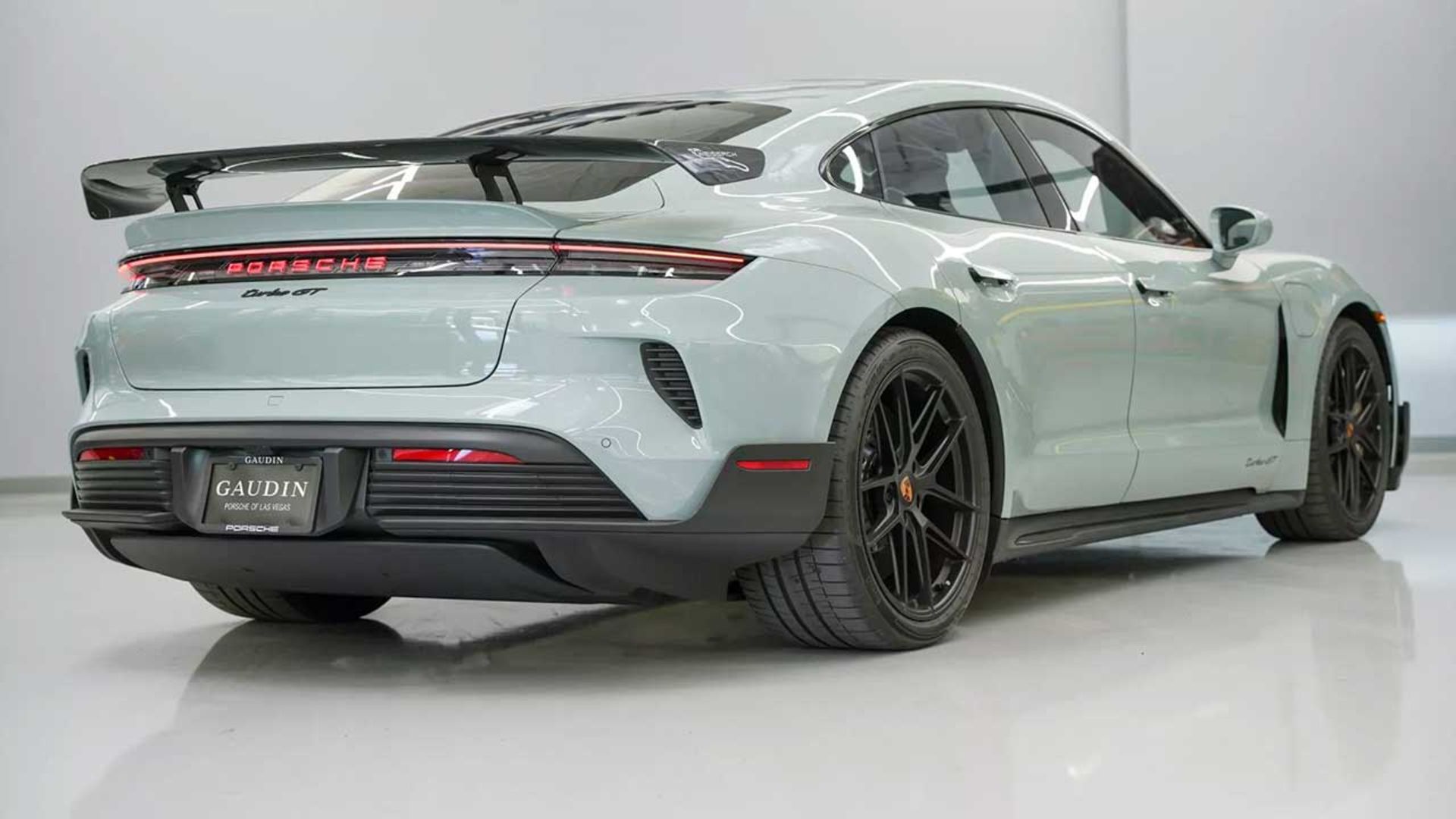 پورشه تایکان توربو GT