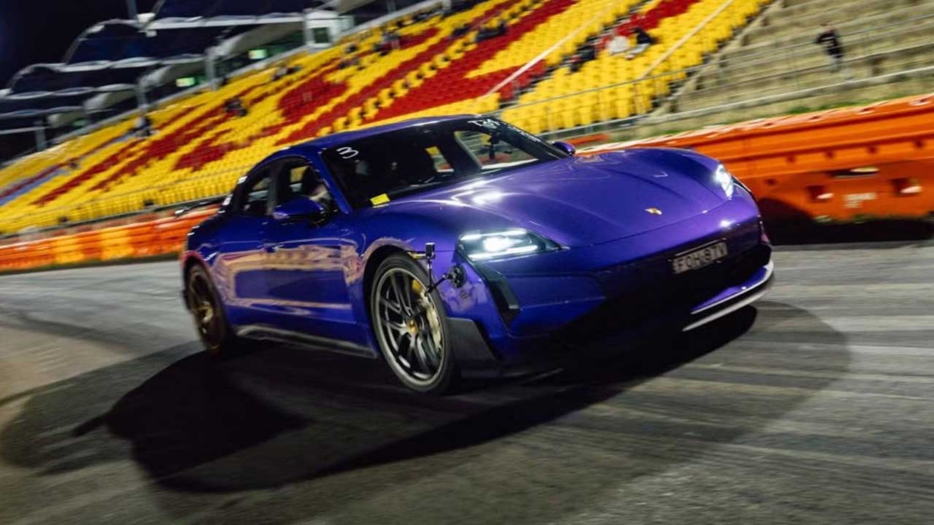 پورشه تایکان توربو GT در پیست درگ