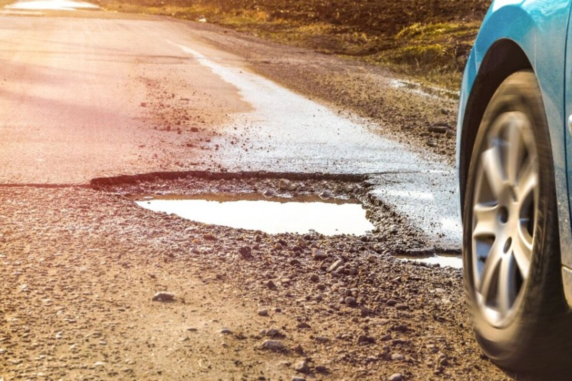 عبور خودرو از چاله