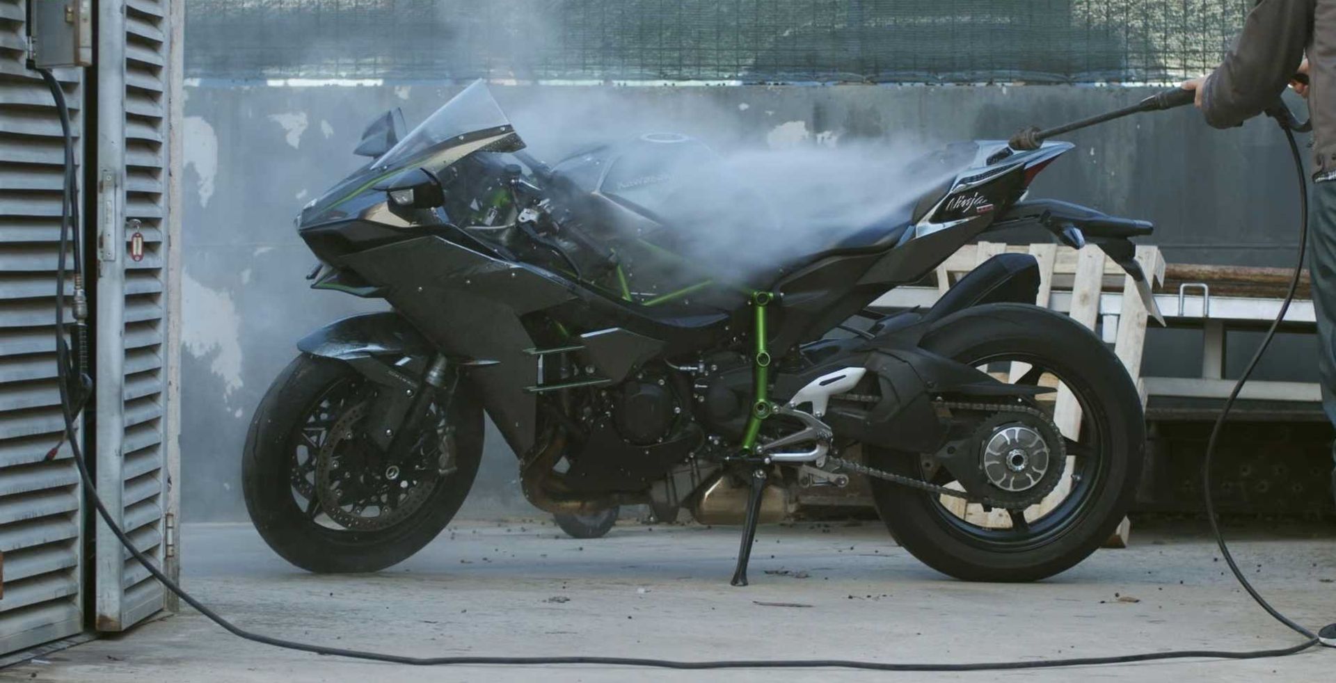 شستن موتورسیکلت