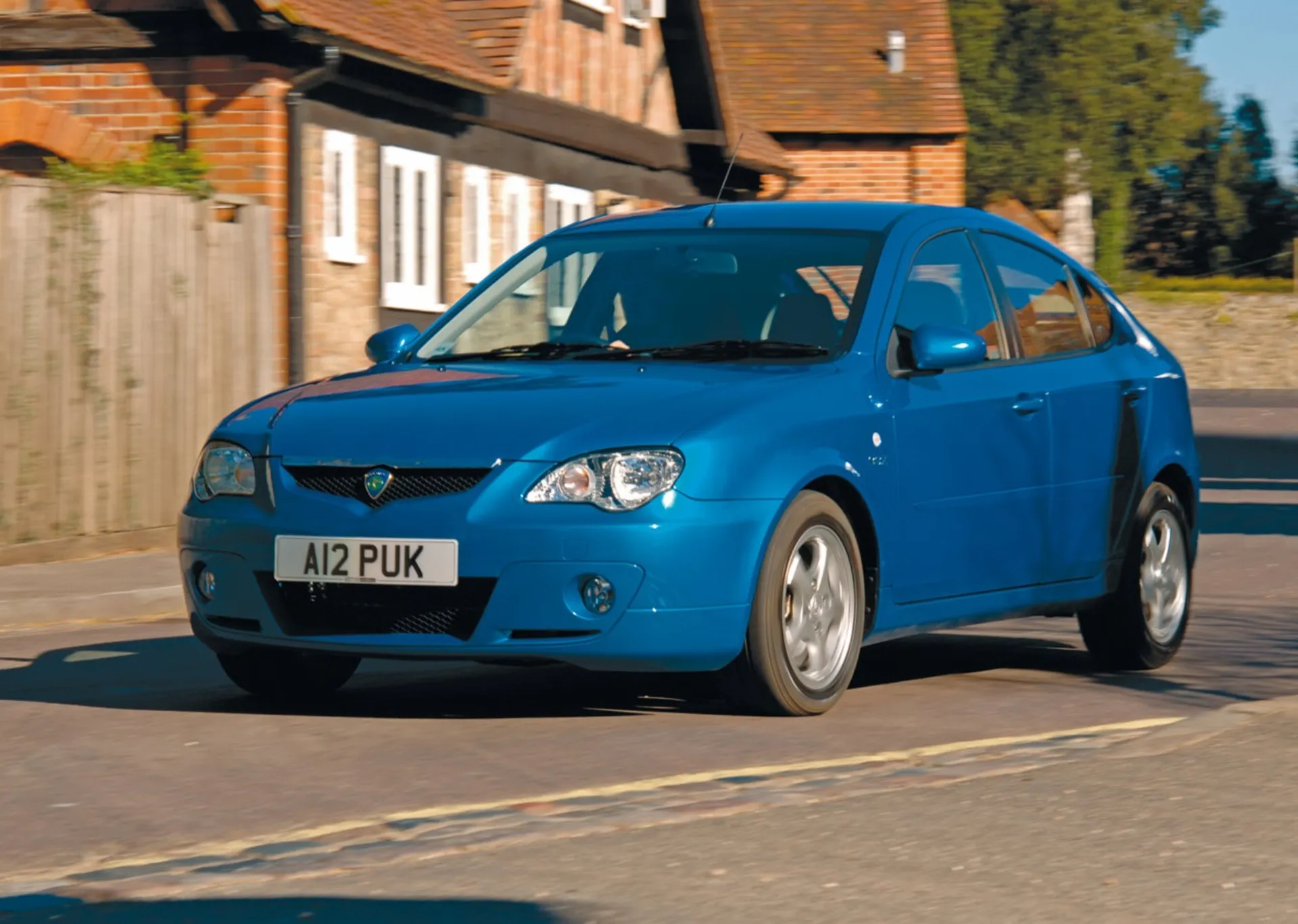 پروتون جنتو 2004