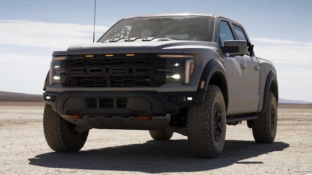 پیکاپ فورد رپتور R (Ford Raptor R) در محیط بیابانی
