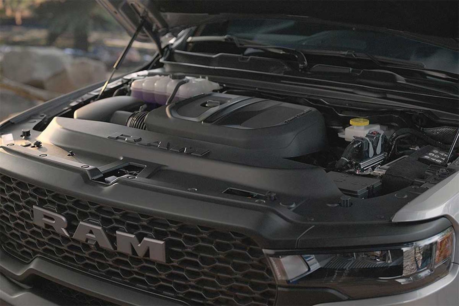موتور V8 همی رم