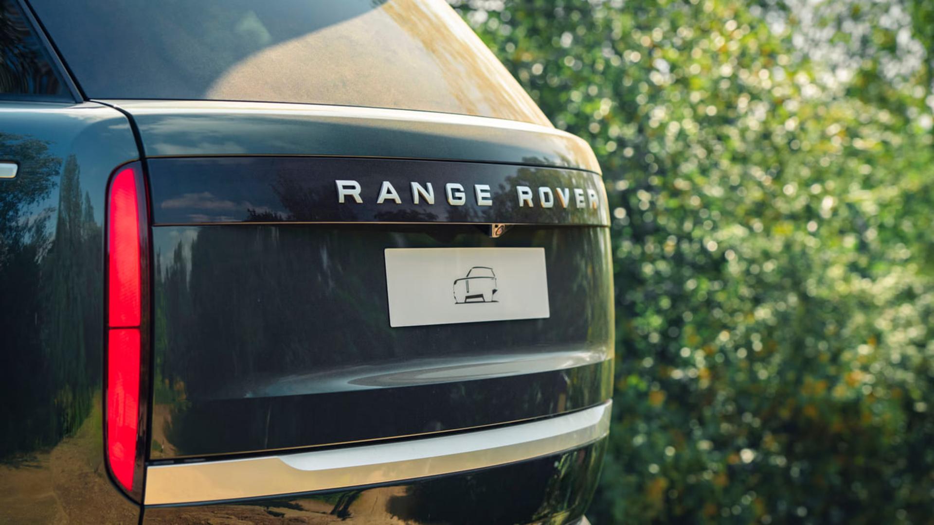 بخش عقب خودروی رنج‌روور (Range Rover) الکتریکی با نشان برند