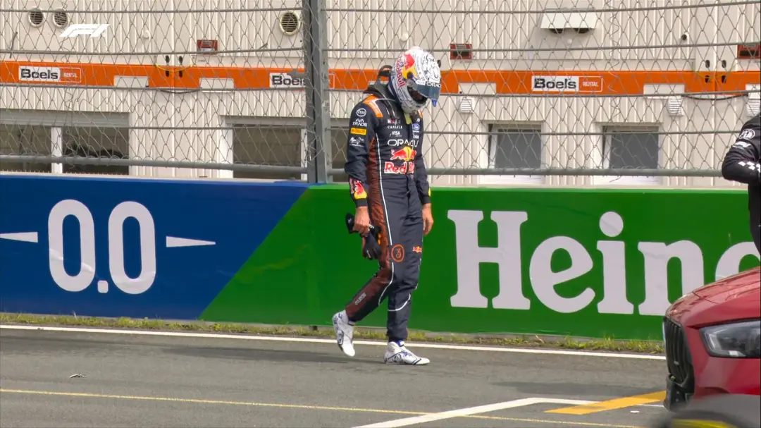 مکس ورشتپن (Max Verstappen) راننده تیم ردبول (Red Bull) در پیست مسابقه