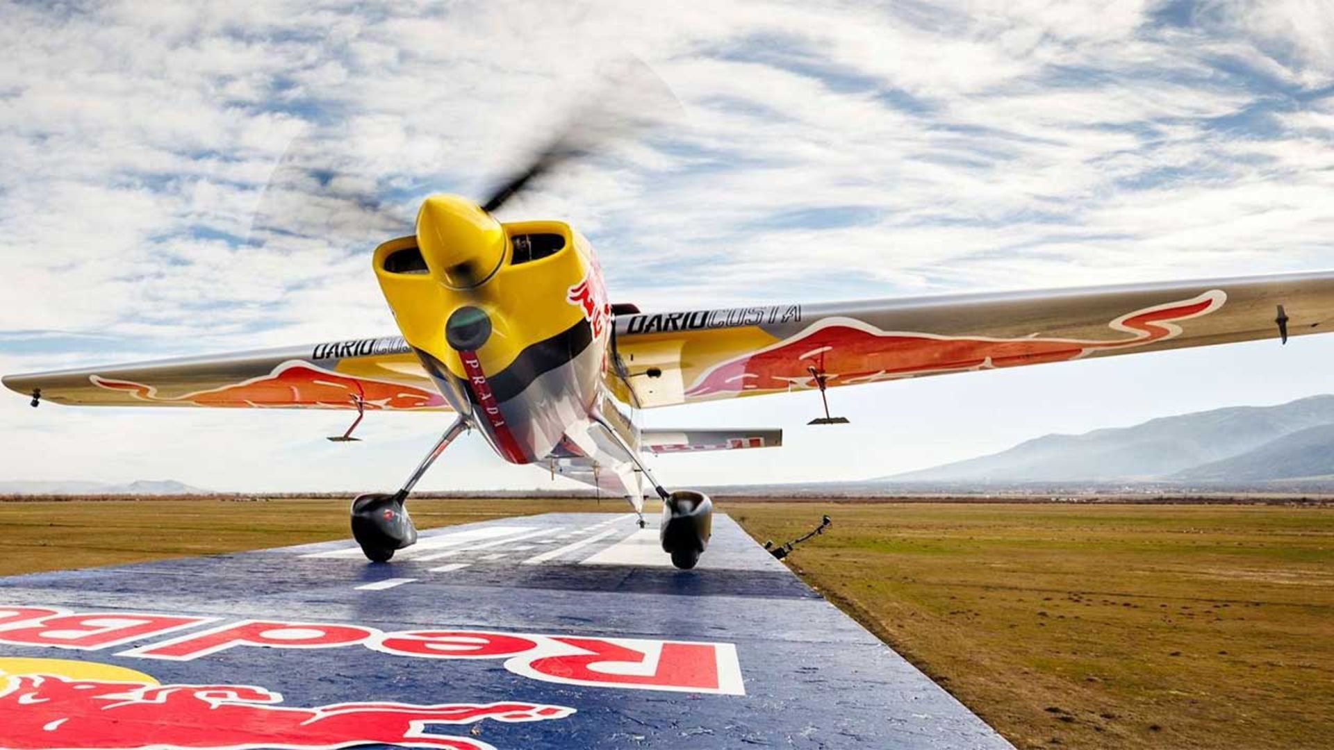 فرود هواپیما روی قطار