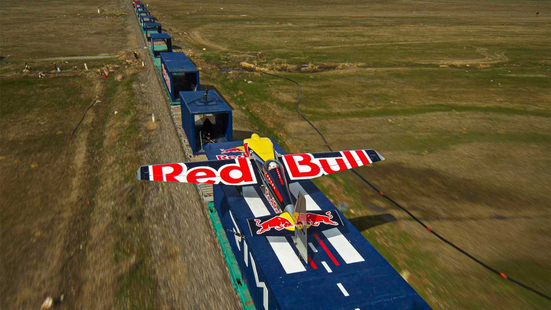 فرود هواپیما روی قطار