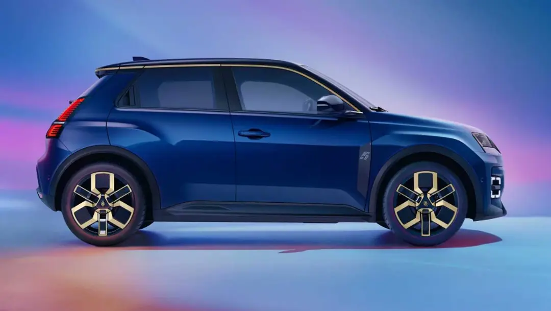 خودرو برقی رنو ۵ (Renault 5) مدل ۲۰۲۷ با رنگ آبی ویلیامز در نمای جانبی