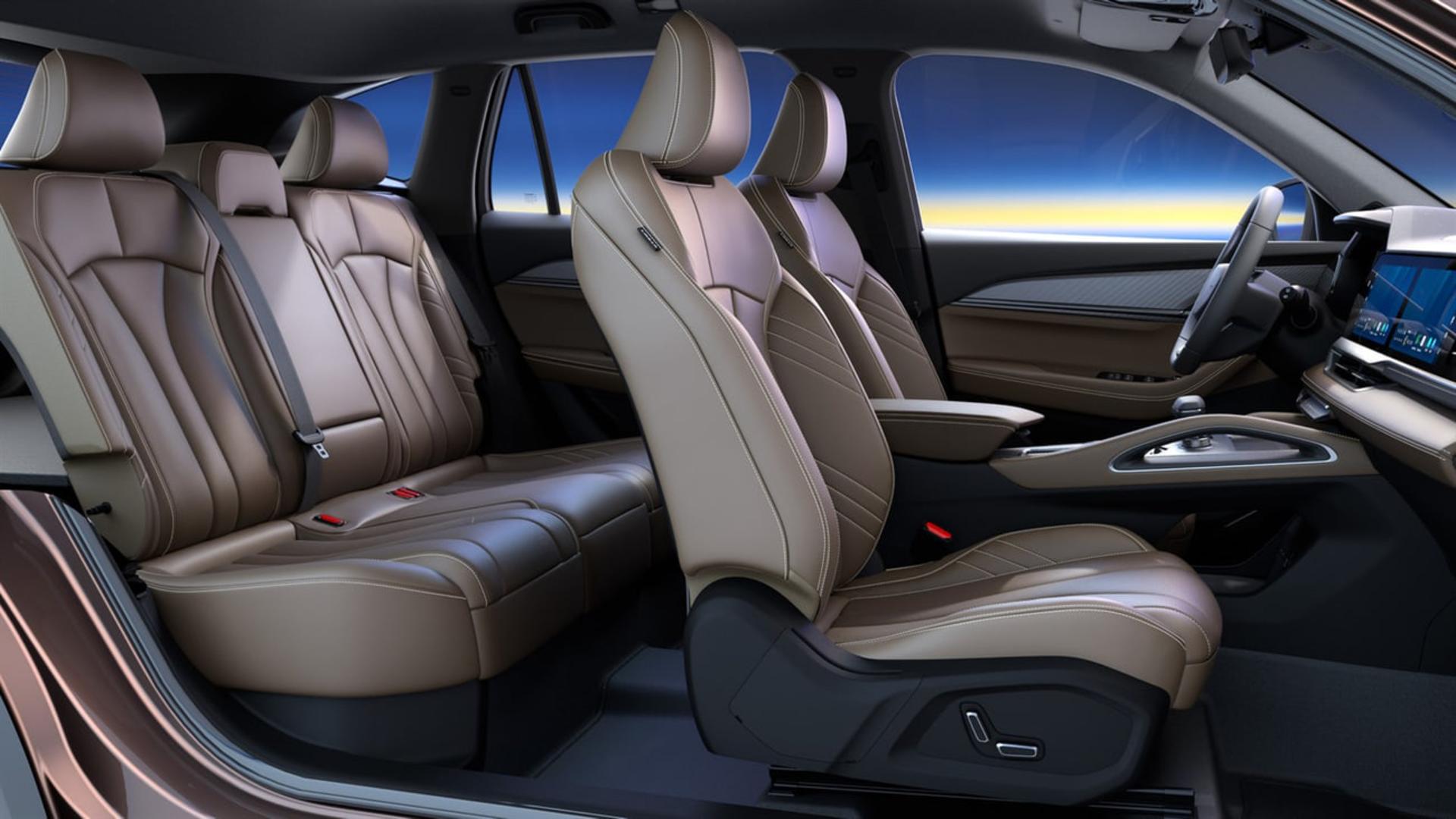 صندلیهای چرمی قهوهای رنگ کابین خودروی رنو گرند کولئوس (Renault Grand Koleos)