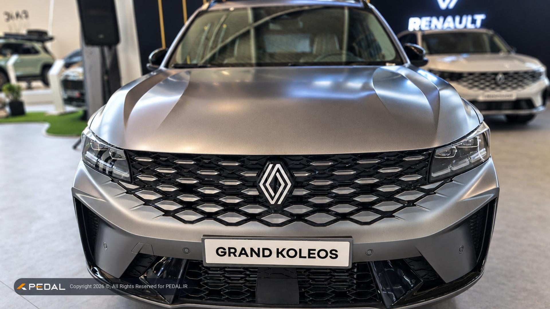 نمای جلوی خودروی رنو گرند کولئوس (Renault Grand Koleos) وارداتی مدل ۲۰۲۶ با رنگ مات