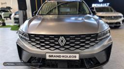 نمای جلوی خودروی رنو گرند کولئوس (Renault Grand Koleos) وارداتی مدل ۲۰۲۶ با رنگ مات