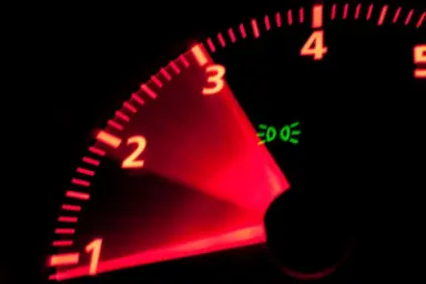 رانندگی با دور موتور متوسط