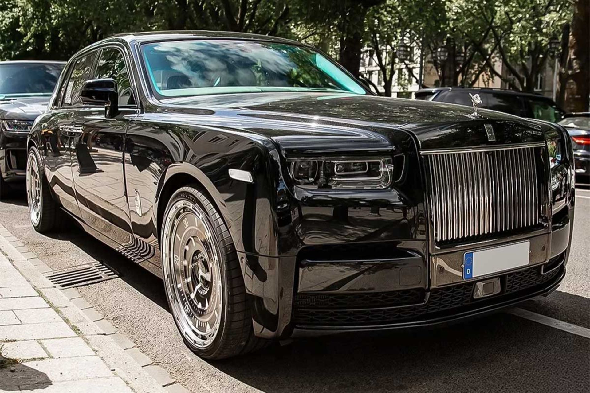 رولزرویس فانتوم با چرخ‌های ساعت رولکس