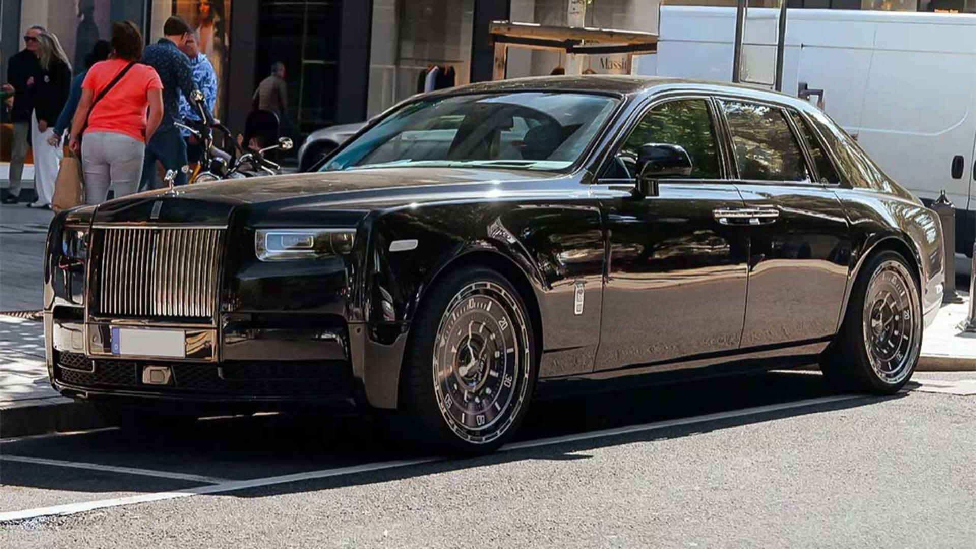 رولزرویس فانتوم با چرخ‌های ساعت رولکس