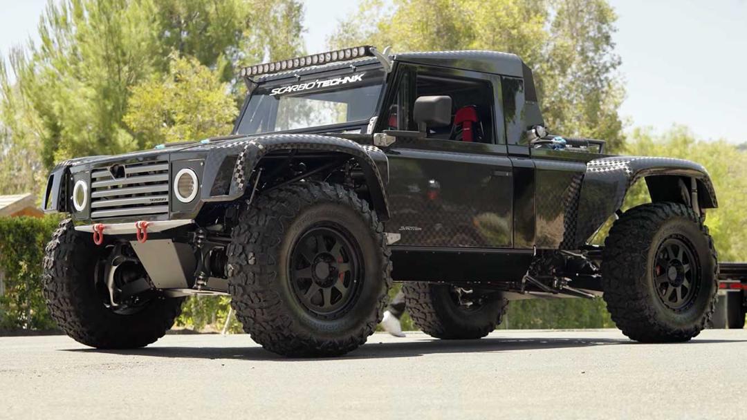 خودرو آفرود اسکاربو SV (Scarbo SV) با تایر‌های بزرگ و بدنه مشکی