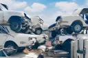 خودروهای فرسوده و اسقاطی سفید رنگ انباشته شده در مرکز بازیافت