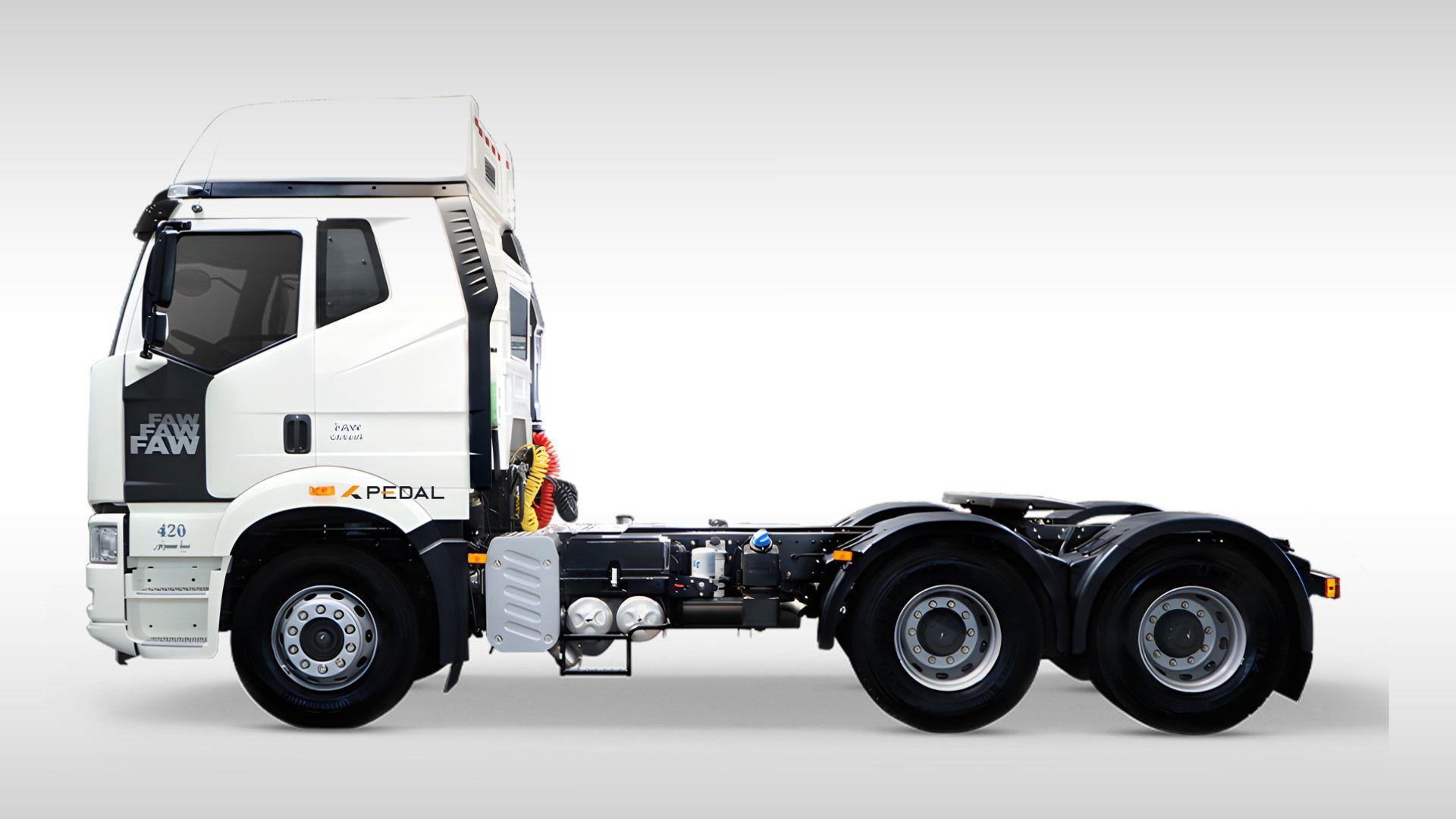 نمای جانبی کشنده فاو 420 جفت محور