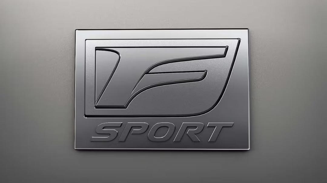 نشان فلزی اسپرت (Sport) روی بدنه خودرو