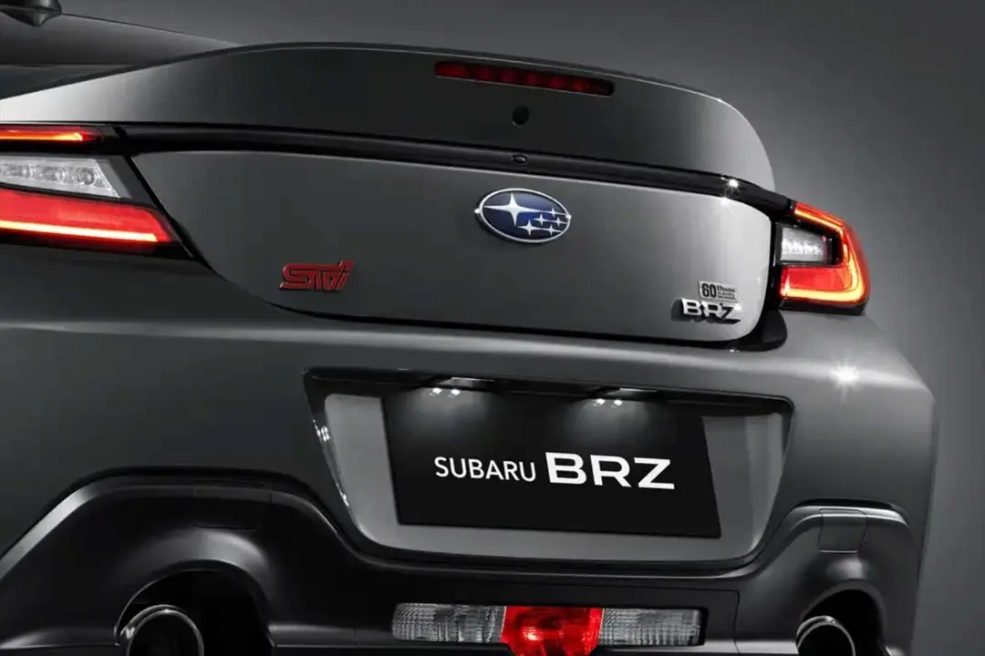 بخش عقب خودروی سوبارو (Subaru) BRZ مدل STI با نشان‌های مخصوص