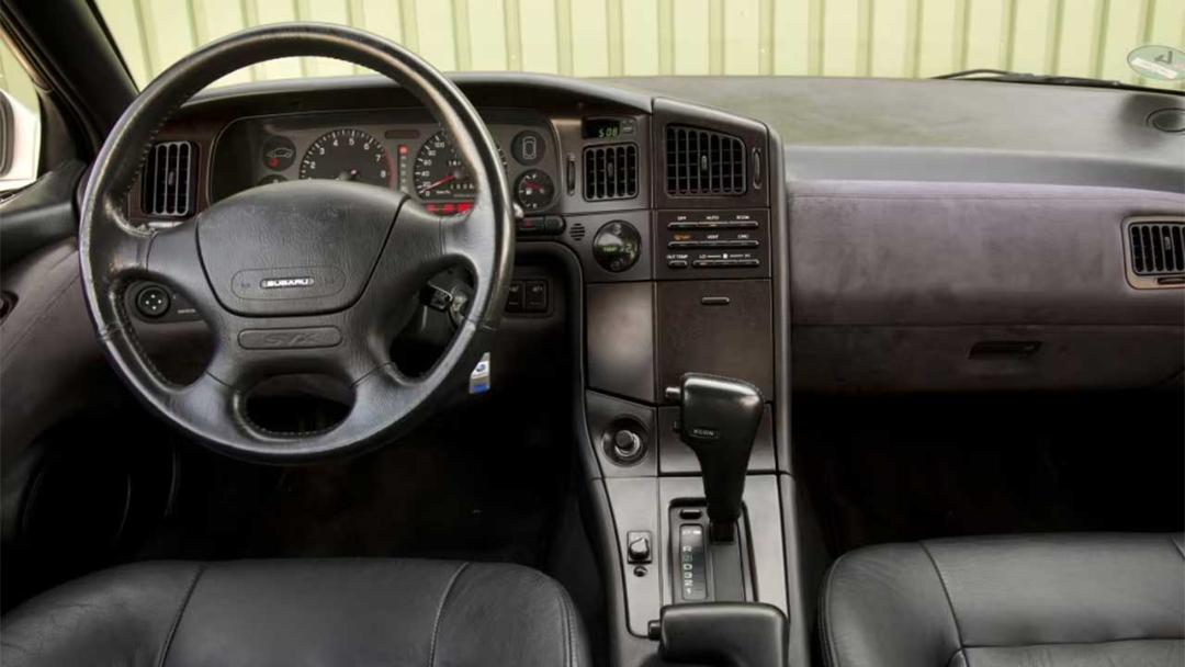 سوبارو SVX
