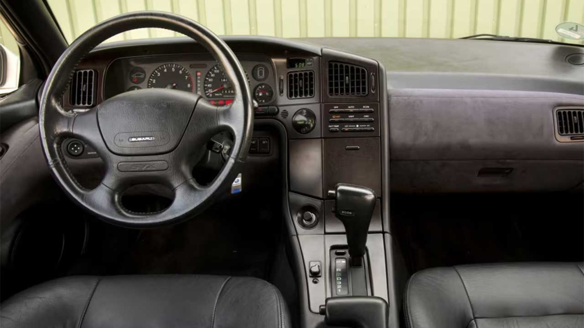 سوبارو SVX
