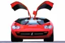 خودرو ایزدرا امپراطور (Isdera Imperator 108i) با درهای بال‌پرنده قرمز رنگ