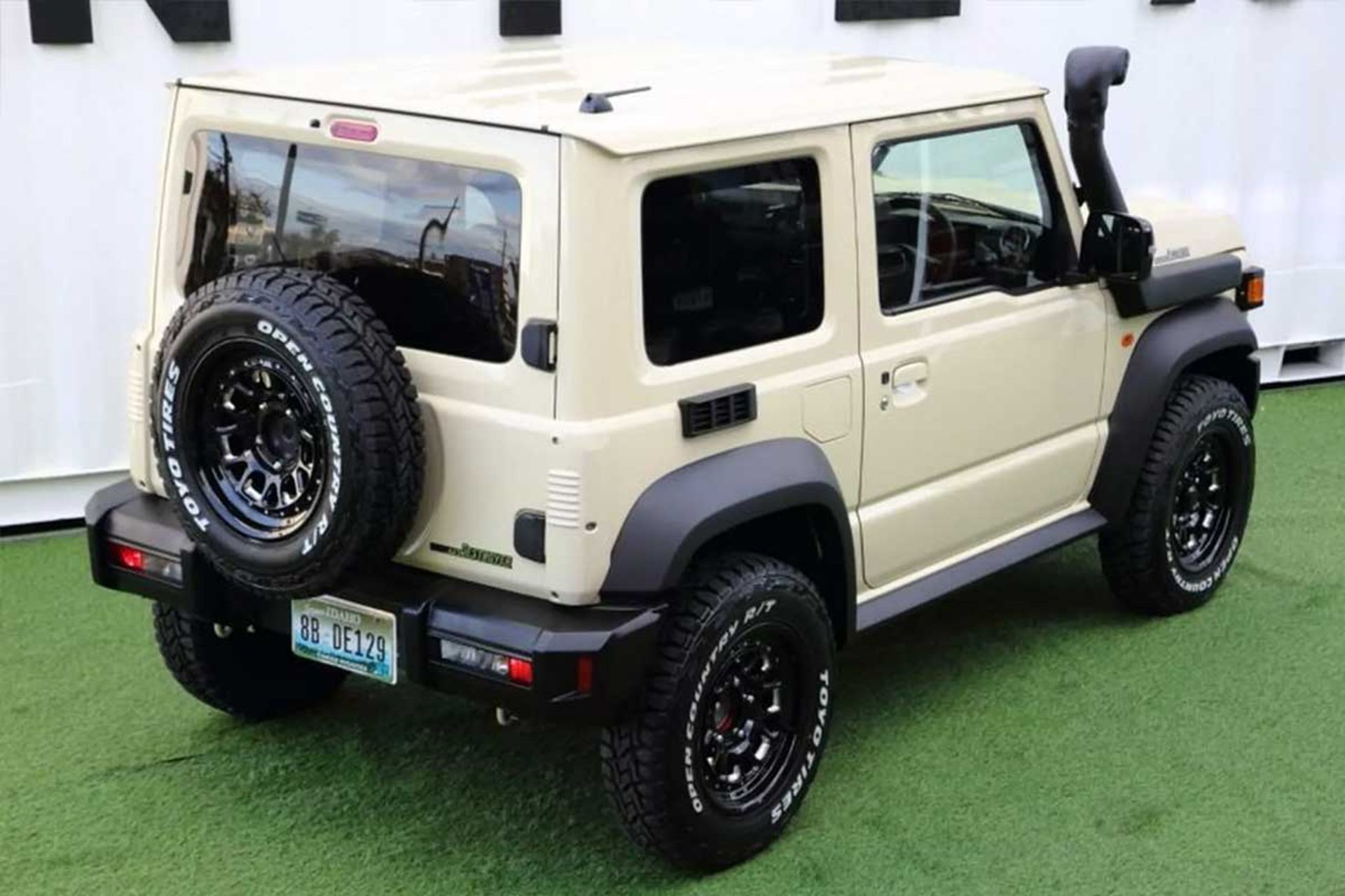 سوزوکی جیمنی با ظاهر لندکروزر