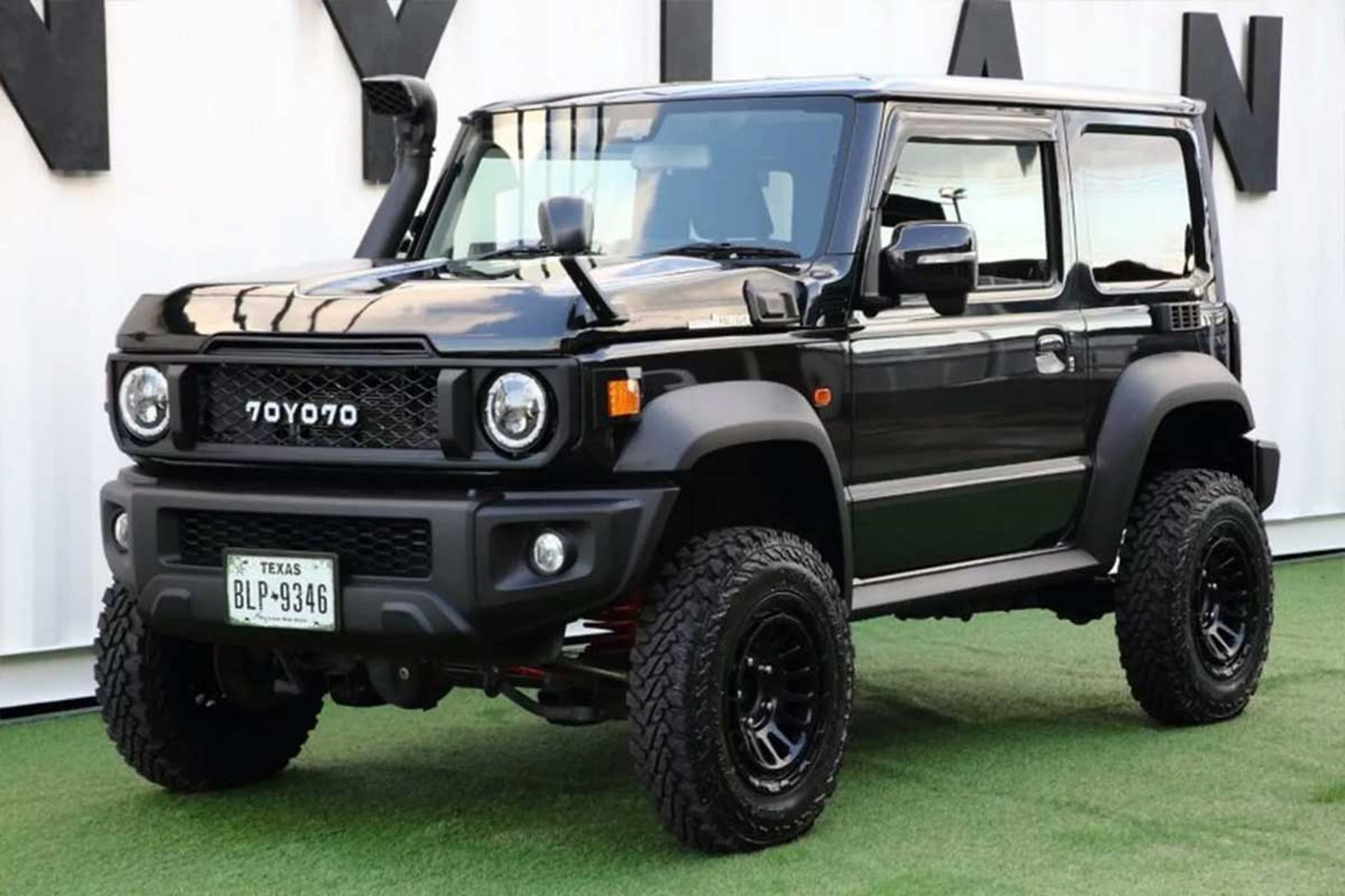 سوزوکی جیمنی با ظاهر لندکروزر