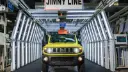 خودروی زرد رنگ سوزوکی جیمنی (Suzuki Jimny) در خط کنترل کیفیت کارخانه