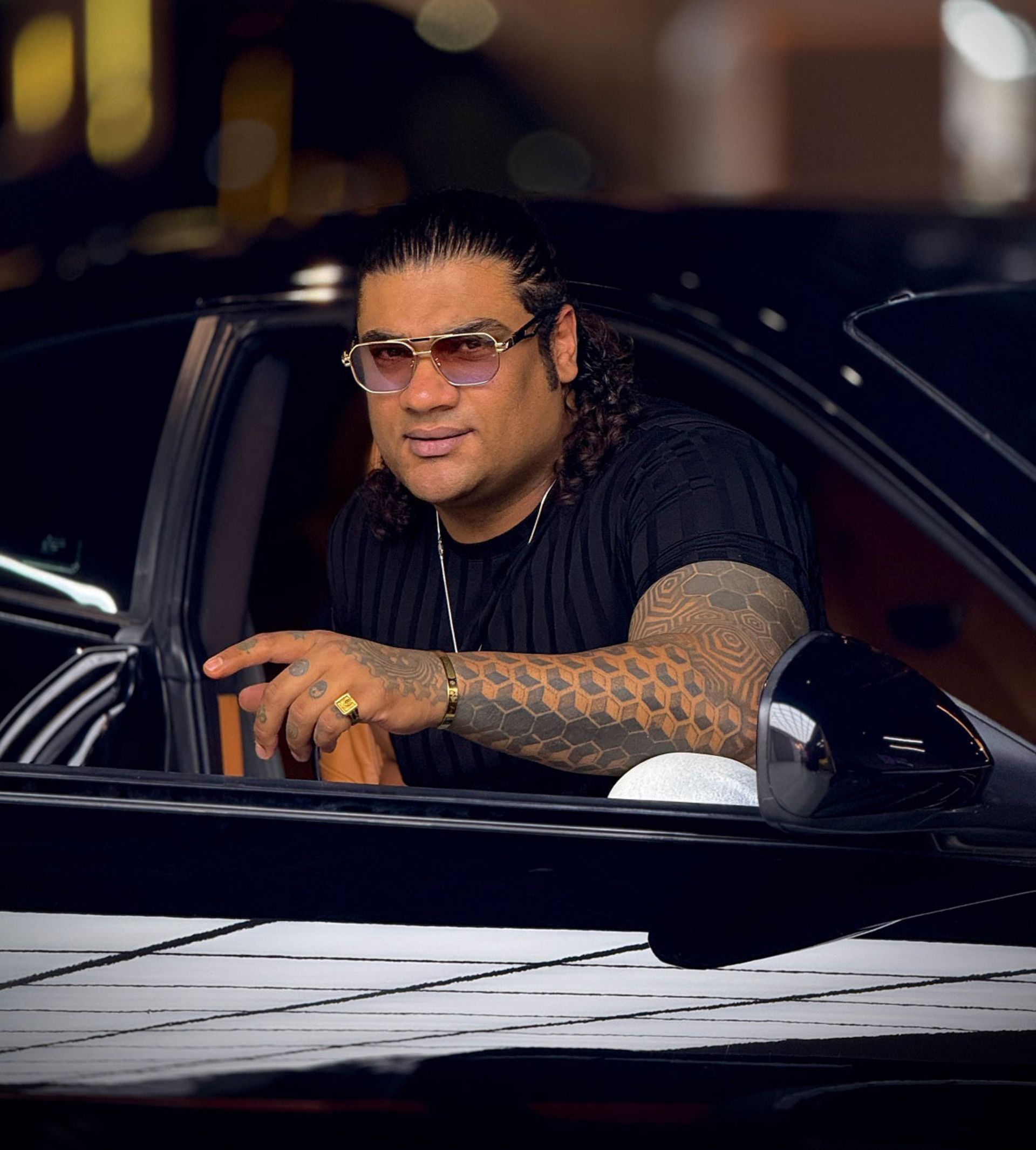 محمد آقازمانی، واردکننده خودروهای گذرموقت