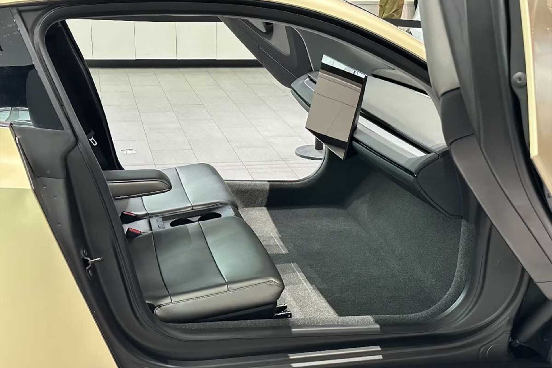 تاکسی خودران تسلا سایبرکب