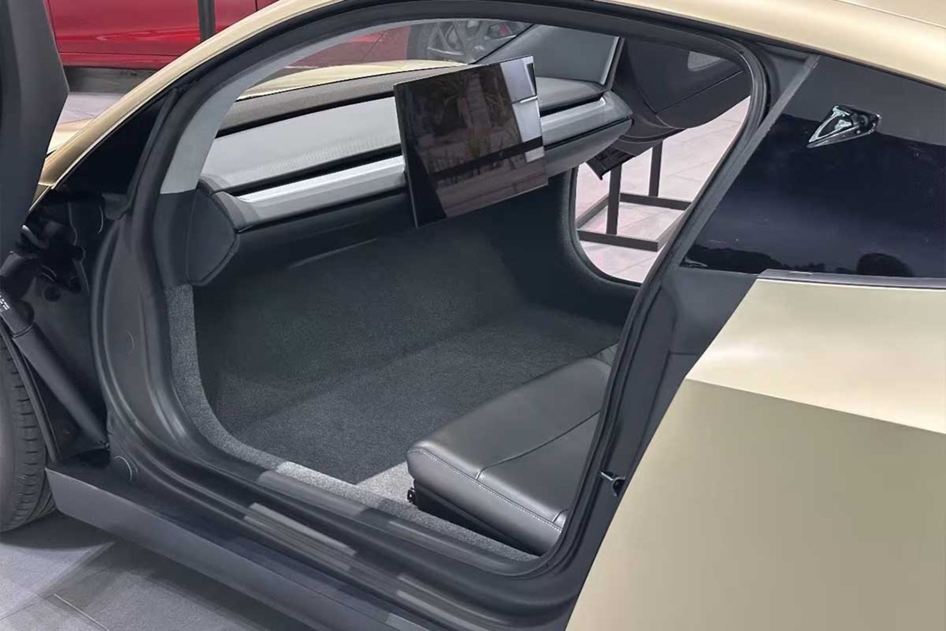 تاکسی خودران تسلا سایبرکب