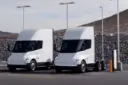 کامیون‌های الکتریکی تسلا سمی (Tesla Semi) در ایستگاه شارژ