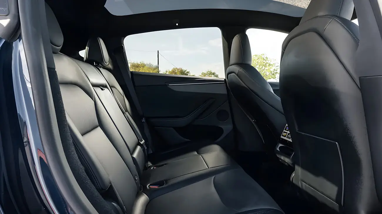 صندلی‌های چرمی عقب خودروی تسلا (Tesla) Model Y