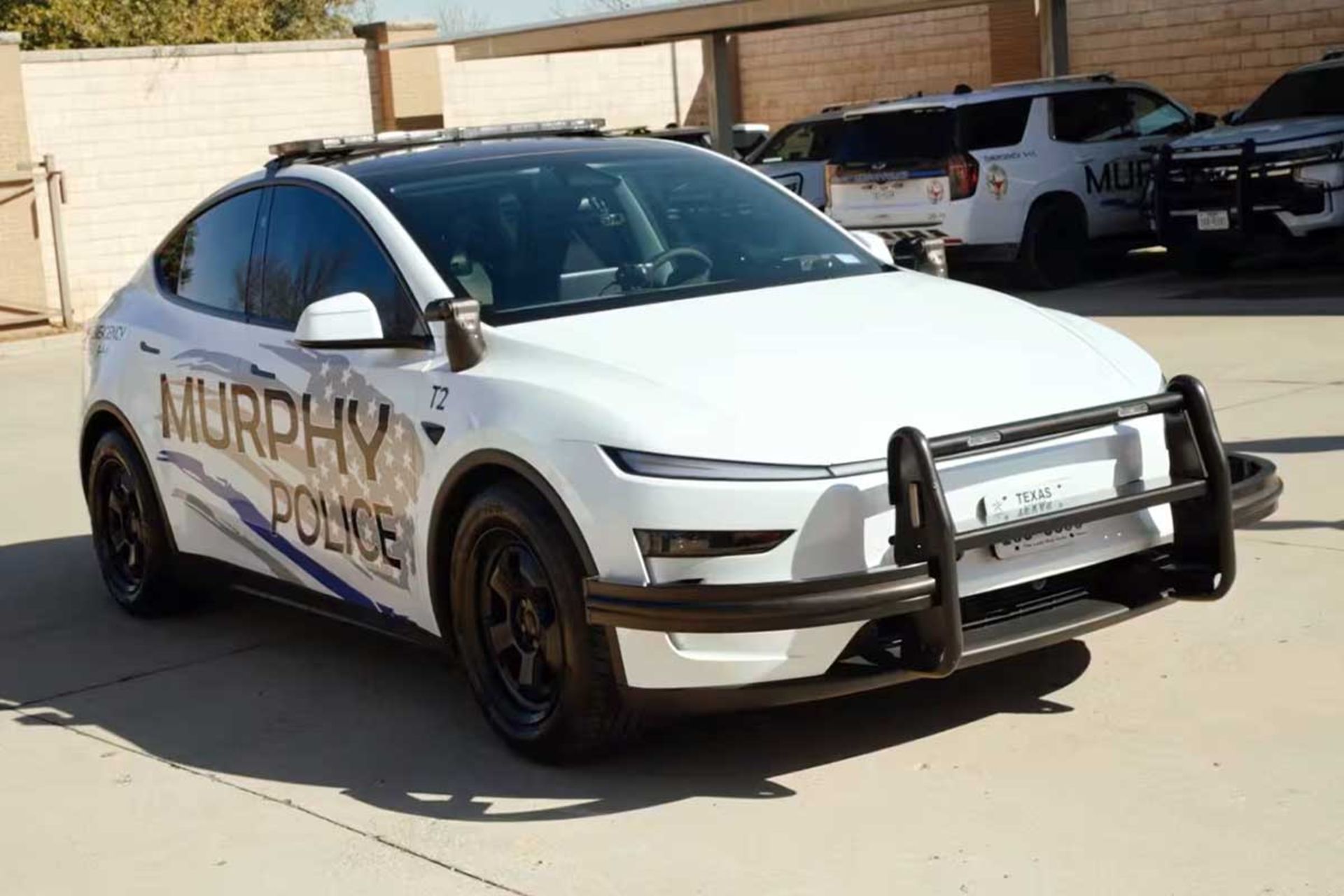 تسلا مدل Y پلیس