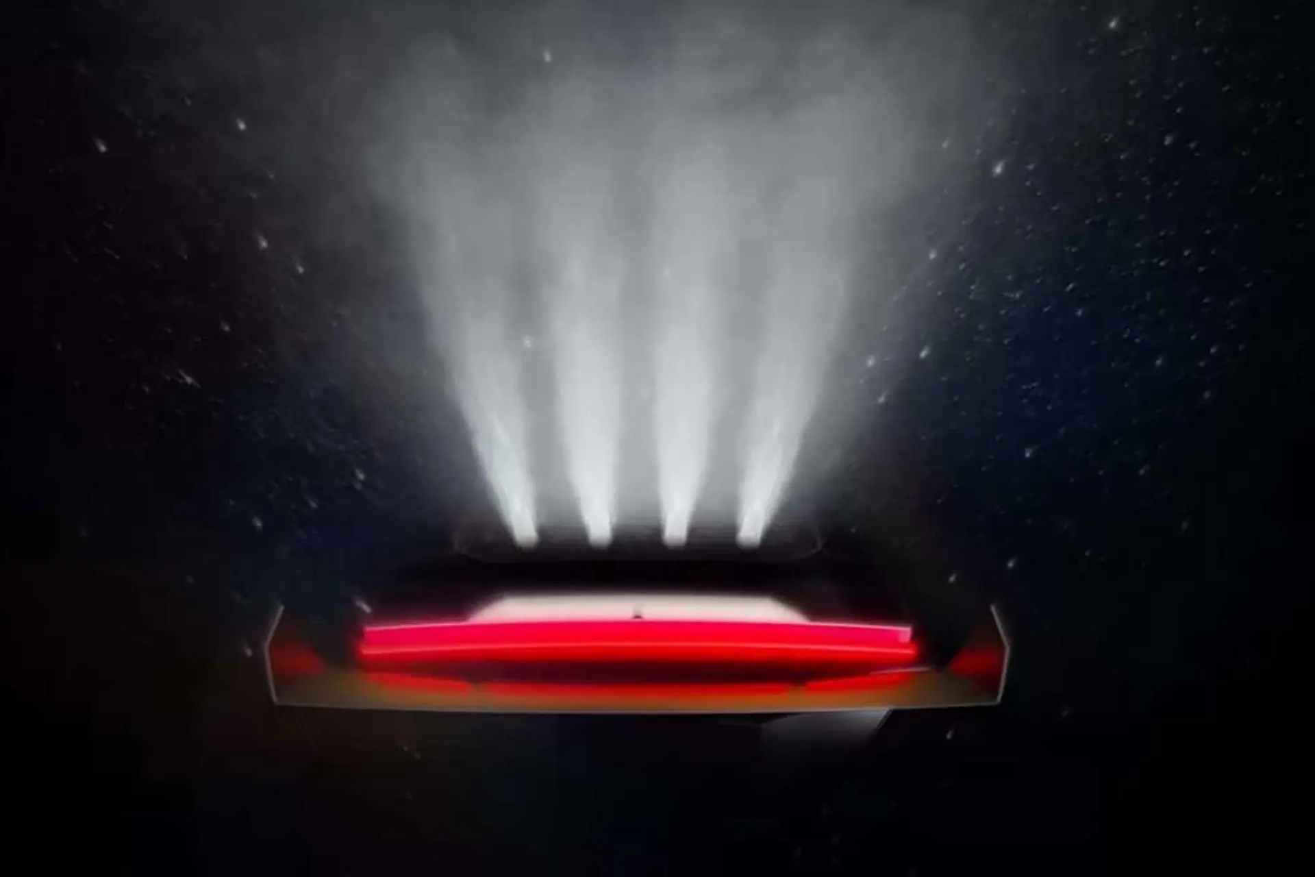 چراغ‌های عقب خودروی تسلا رودستر (Tesla Roadster) در تاریکی شب